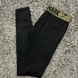 Gym shark leggings